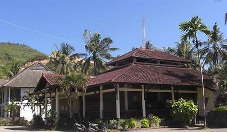 Kuta Indah Hotel Exterior photo