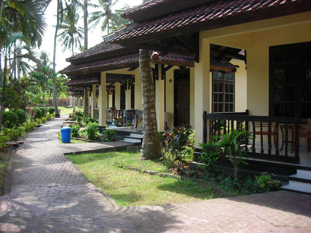 Kuta Indah Hotel Exterior photo