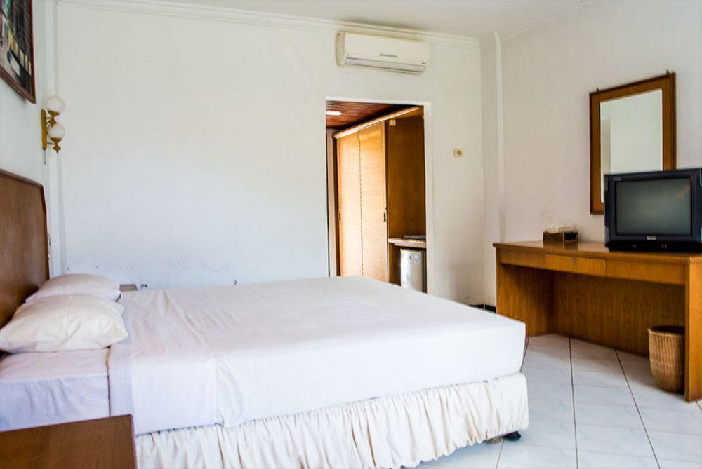 Kuta Indah Hotel Exterior photo