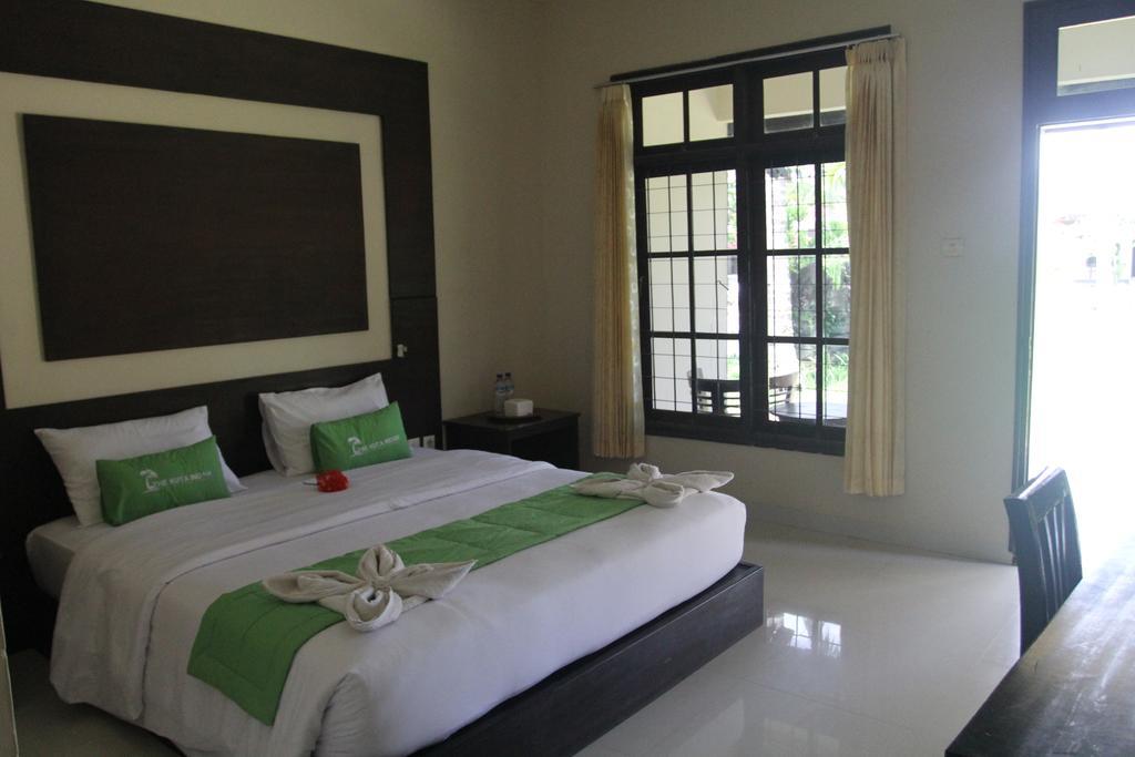 Kuta Indah Hotel Exterior photo