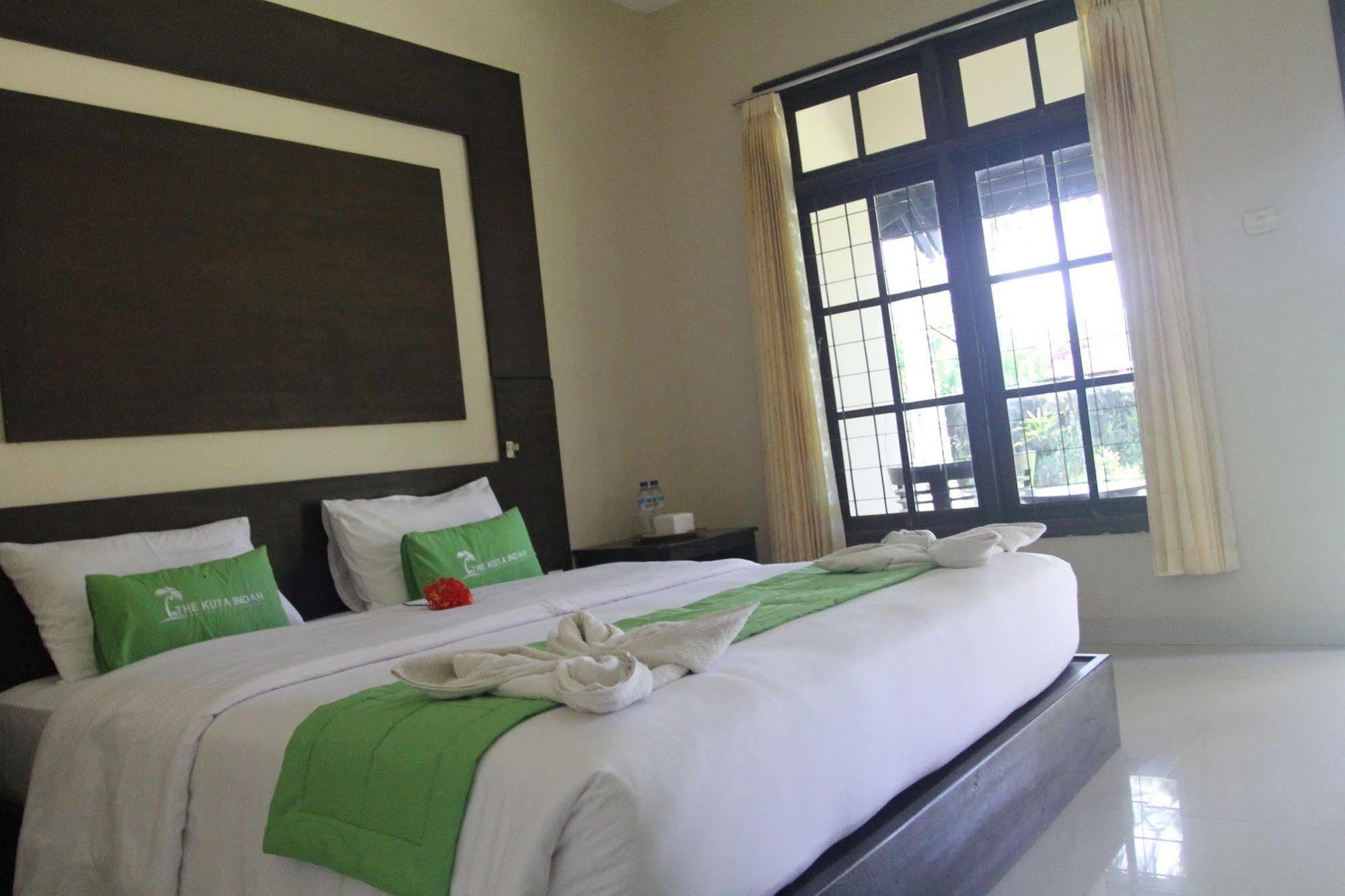 Kuta Indah Hotel Exterior photo
