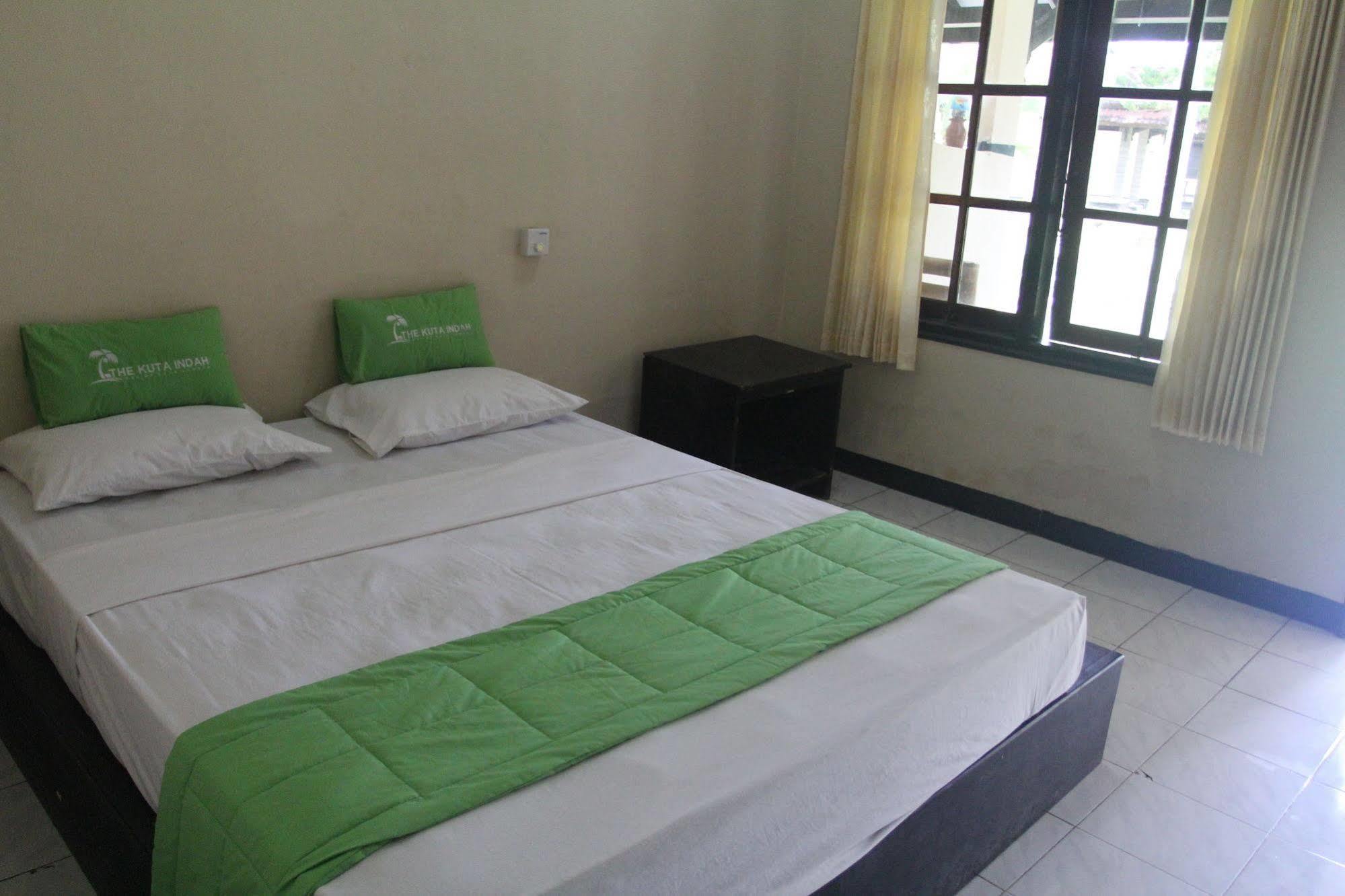Kuta Indah Hotel Exterior photo