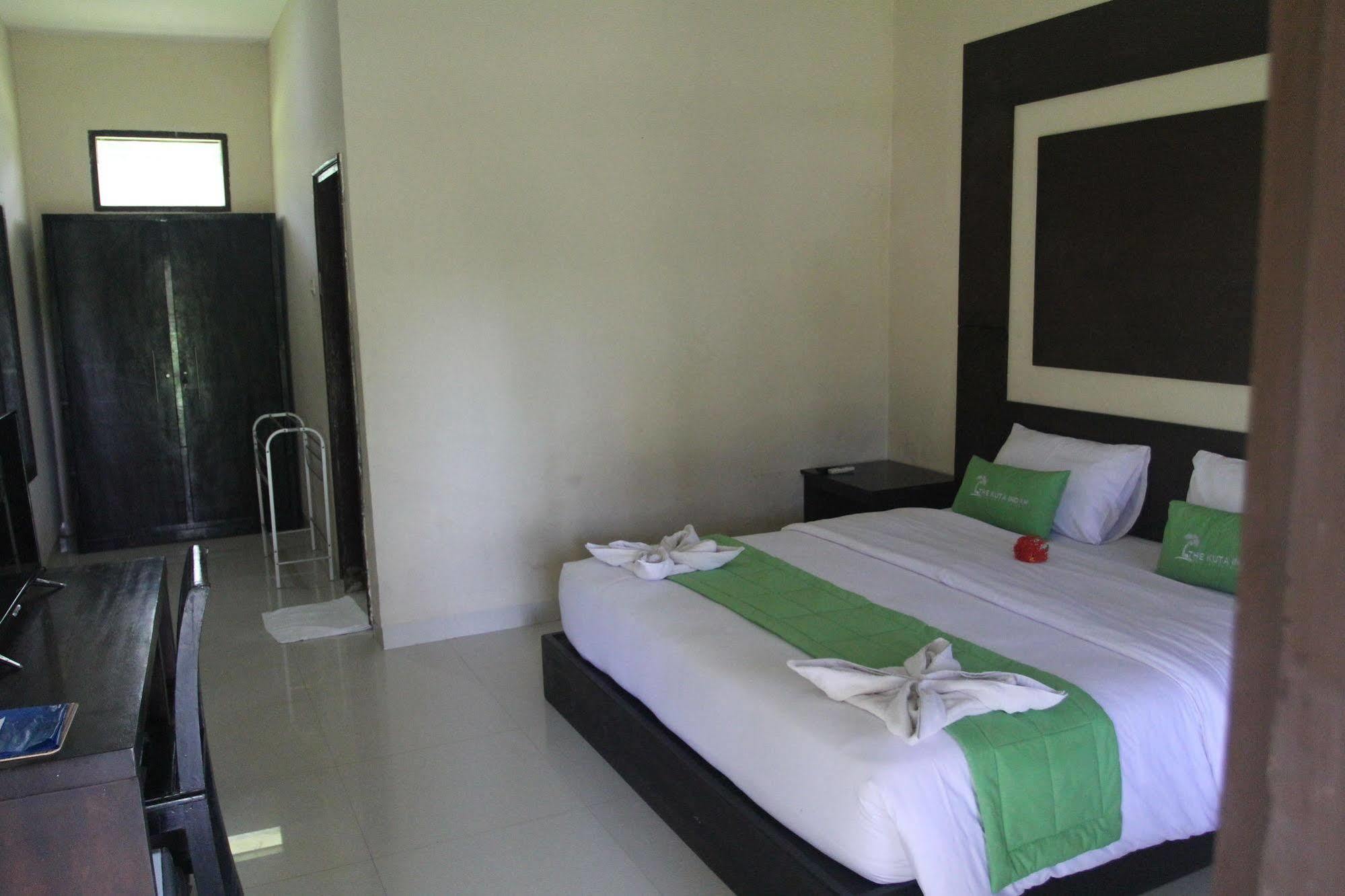 Kuta Indah Hotel Exterior photo