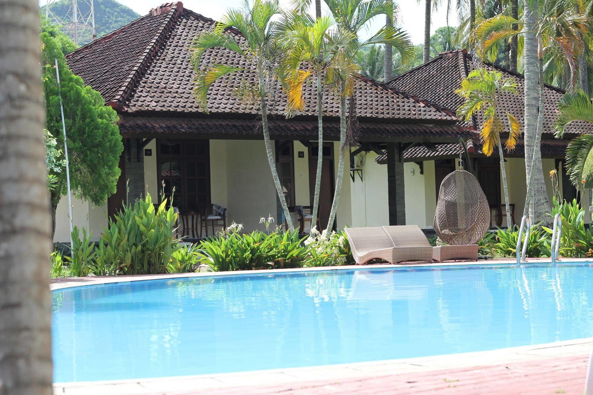 Kuta Indah Hotel Exterior photo