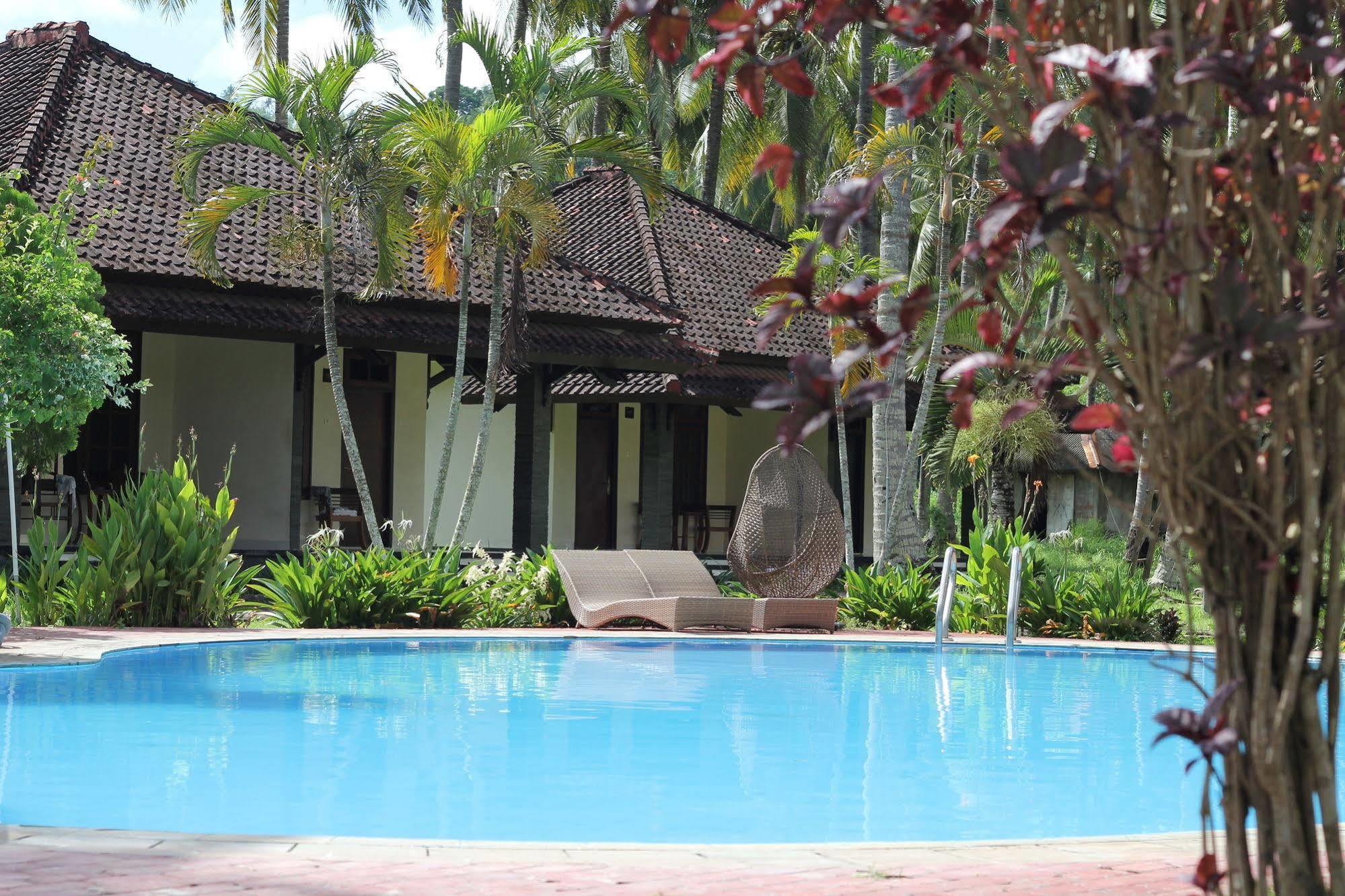 Kuta Indah Hotel Exterior photo