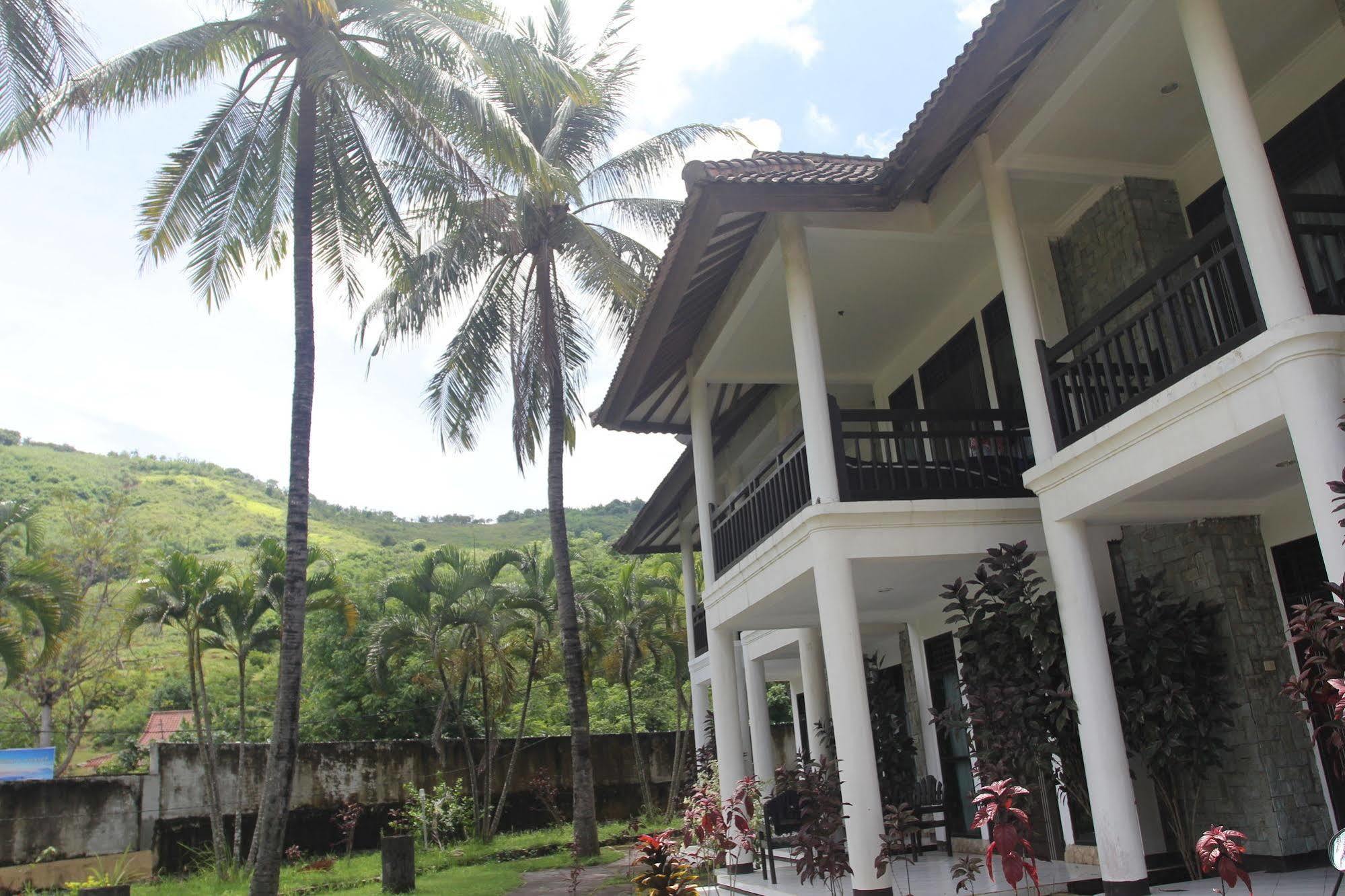 Kuta Indah Hotel Exterior photo