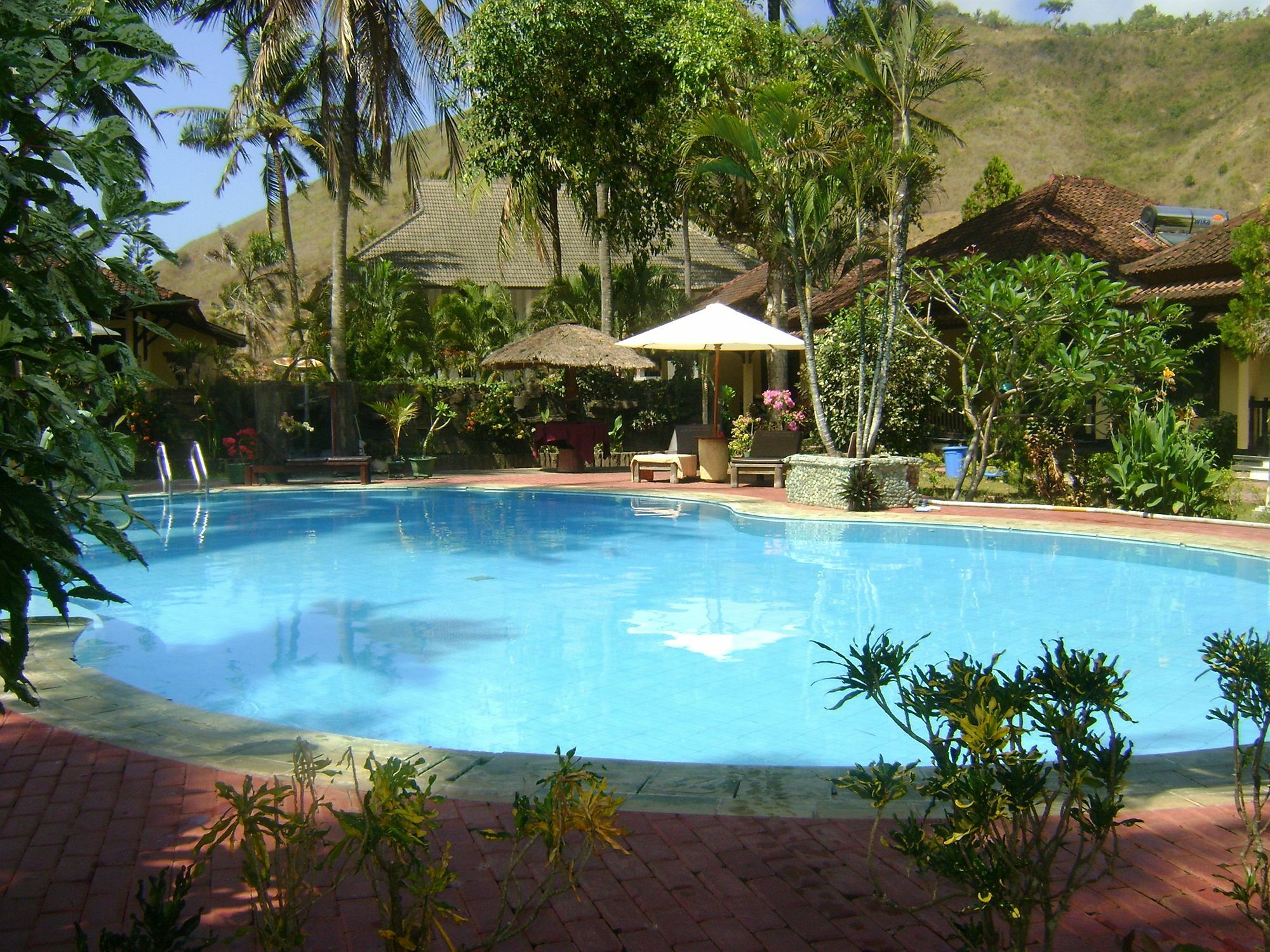 Kuta Indah Hotel Exterior photo